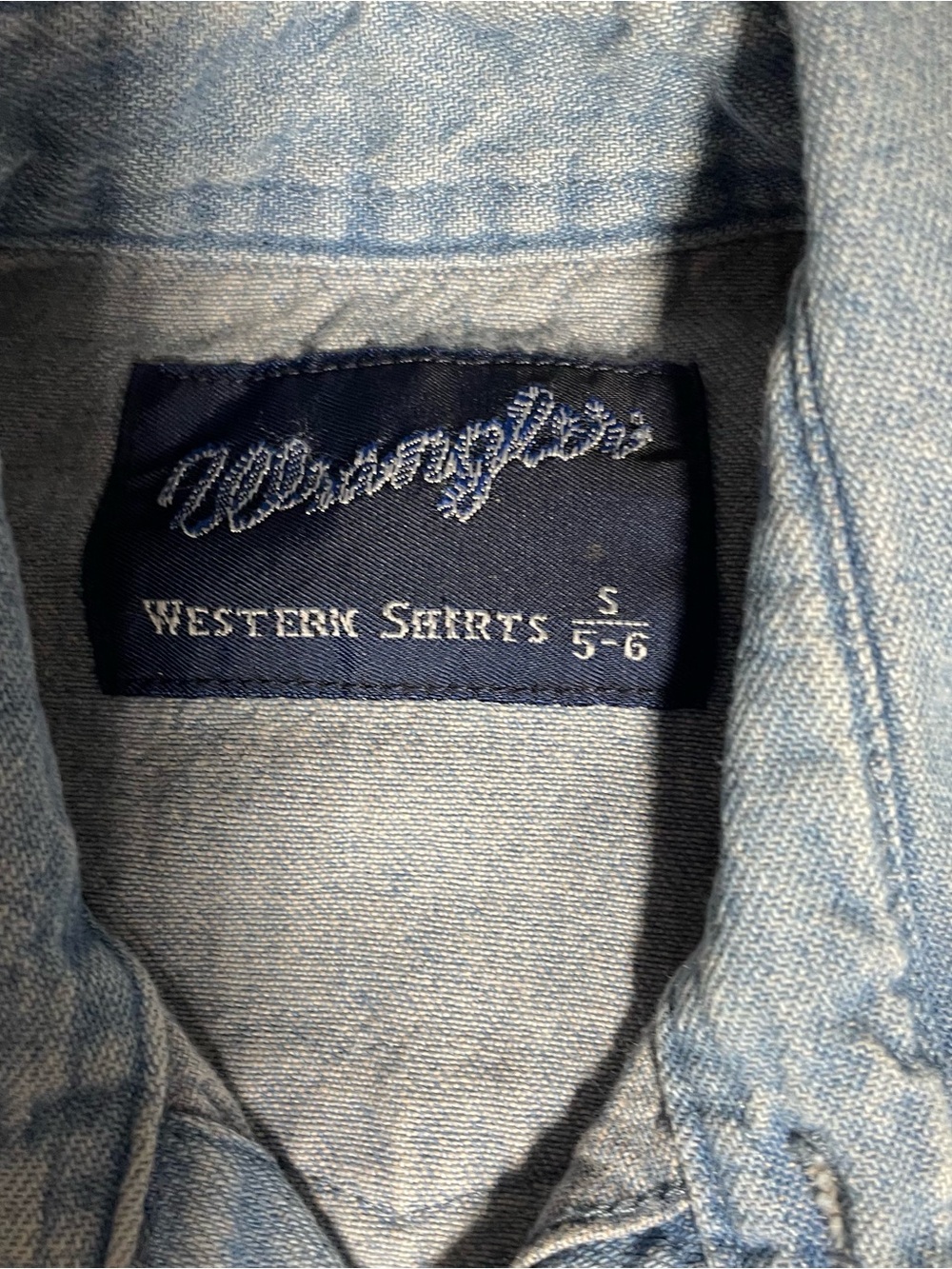 Wrangler Light Blue Denim Western Shirt with Navy Label 5/6 kids - Picture 2 of 8